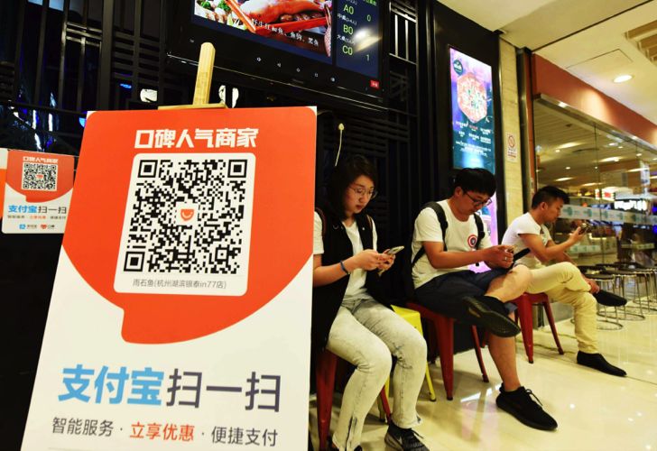 餐桌成新战场：200万家店开通口碑码 每天500万人扫码消费