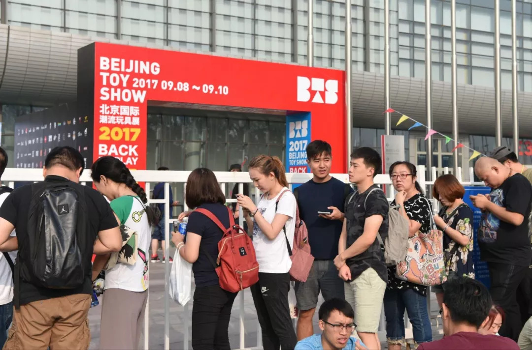70家店覆盖30城，708元/套的Molly盲盒4秒售罄，泡泡玛特如何打造潮玩超级IP ？